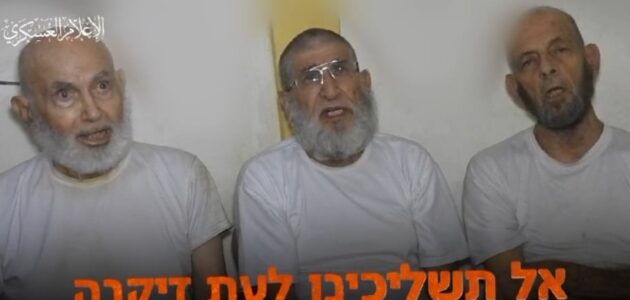 لا تتركونا نشيخ.. شاهد كتاب القسام تنشر فيديو لـ 3 محتجزين إسرائيلين يطالبون بالإفراج عنهم بأي ثمن