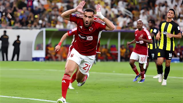لاعب الأهلي المصري يعتذر لجمهور الاتحاد بسبب احتفاليته