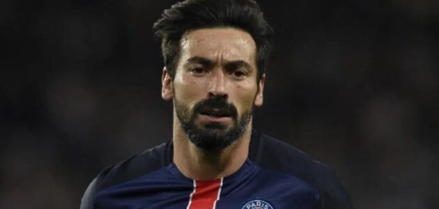 لاعب شهير يتعرض للطعن على يد شقيقه