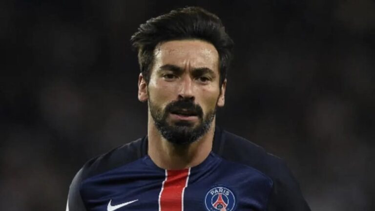لاعب شهير يتعرض للطعن على يد شقيقه
