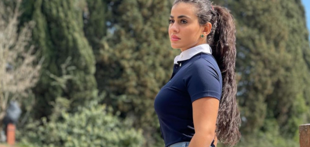 متابعة تطلب من الدكتورة يومي آيفون.. شاهد كيف ردت عليها