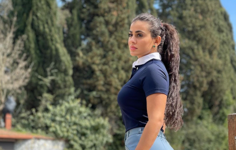 متابعة تطلب من الدكتورة يومي آيفون.. شاهد كيف ردت عليها