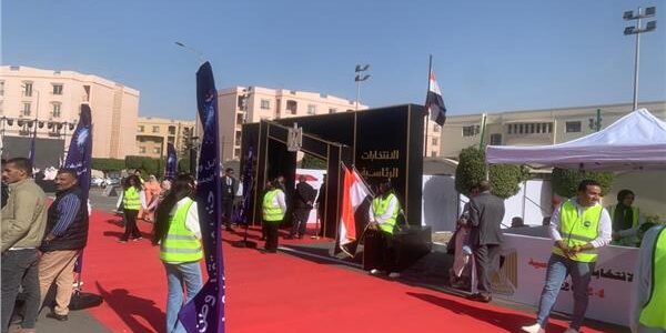 مصري يطلق زوجته بفي لجنة إنتخابية لسبب غريب !