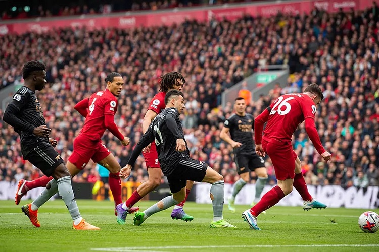 معلق مباراة ليفربول وأرسنال اليوم في الدوري الإنجليزي