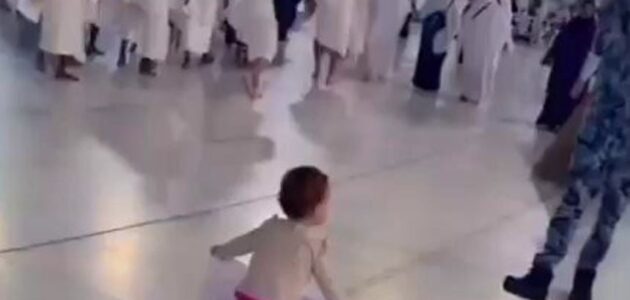 مقطع فيديو يوثق تصرف عسكري تجاه طفلة في الحرم المكي يثير الجدل