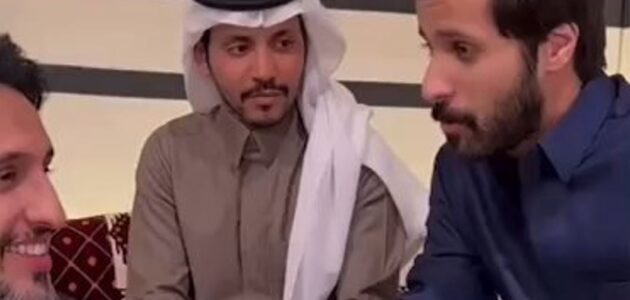 مقطع متداول لفرحة أصدقاء غازي الذيابي بحمل زوجة صديقهم خالد الشيباني