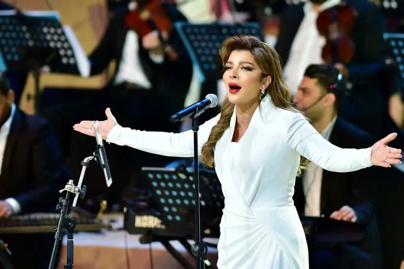 شاهد حفل أصالة نصري بث مباشر في مهرجان الشيخ زايد في أبوظبي