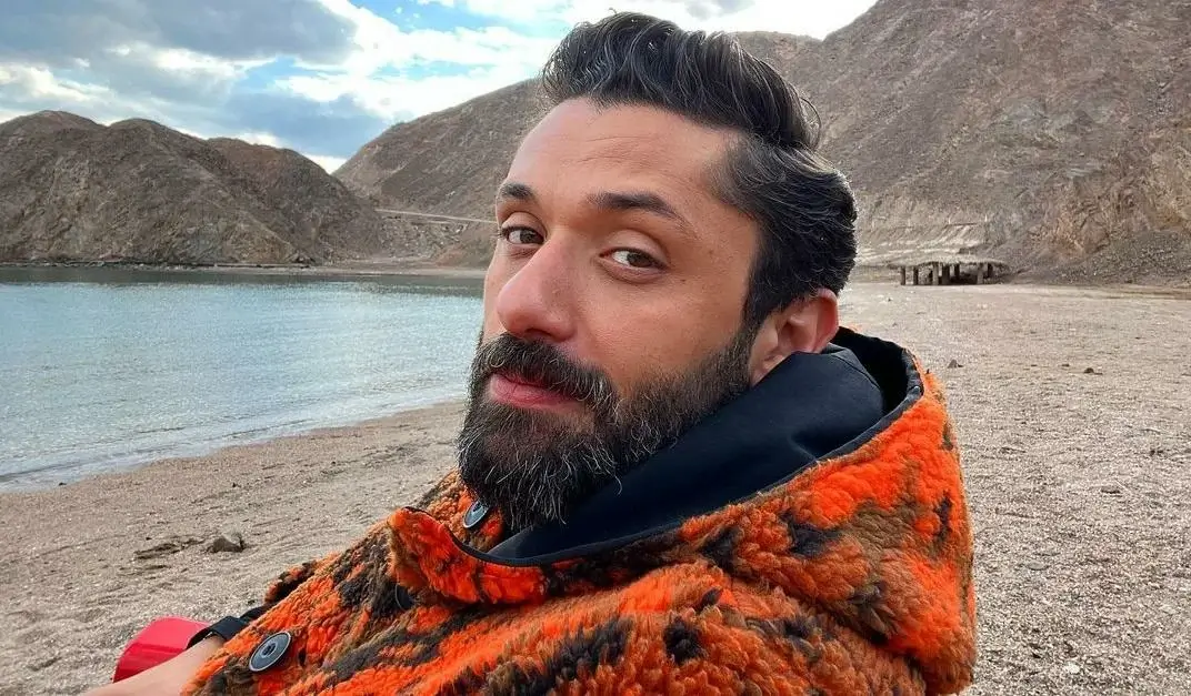 حجز تذاكر لمسرحية قدموها في موسم الرياض بطولة كريم عبد العزيز