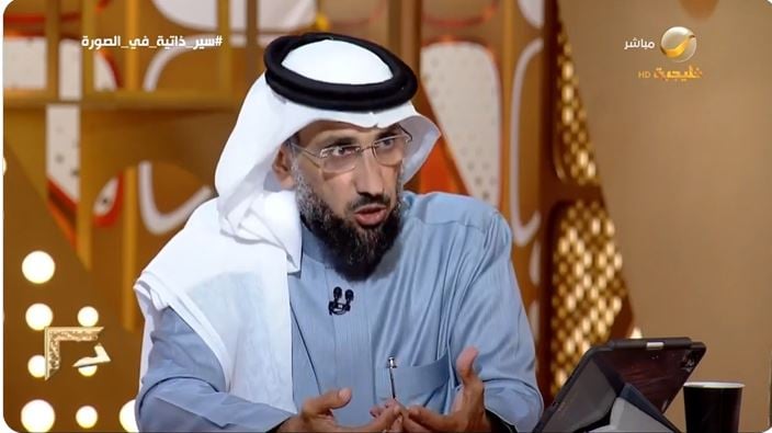 الباحث أحمد العسّاف يروي تفاصيل قصة العلقة التي تلقاها الشيخ حمد الجاسر واعتذاره له -فيديو