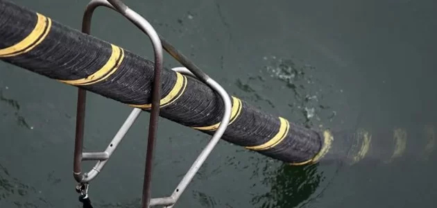 الحوثيون وحزب الله يهددون بقطع كابلات الاتصالات البحرية في البحر الأحمر