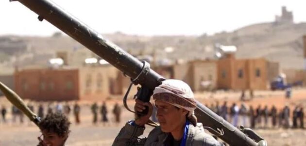 الحوثيون يرفضون تصنيفهم إرهابيين ويتعهدون بمواصلة استهداف السفن في البحر الأحمر