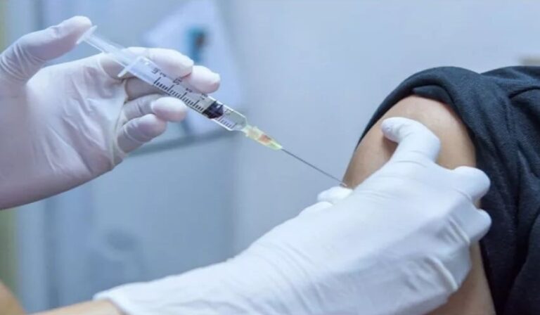الصحة تكشف عن الفئات الـ 4 الأولى بالحصول على لقاح كورونا المطور