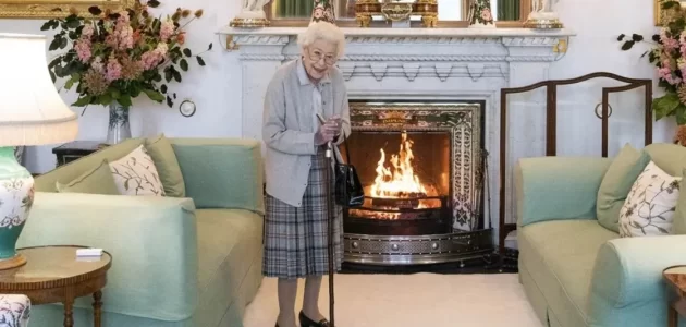 الكشف عن اللحظات الأخيرة من حياة الملكة إليزابيث بعد مرور أكثر من عام ونصف على وفاتها