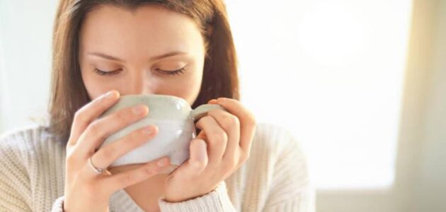 الكشف عن مشروب شهير مفيد للقلب ويؤخر الشيخوخة ويحمي من السرطان والسكري