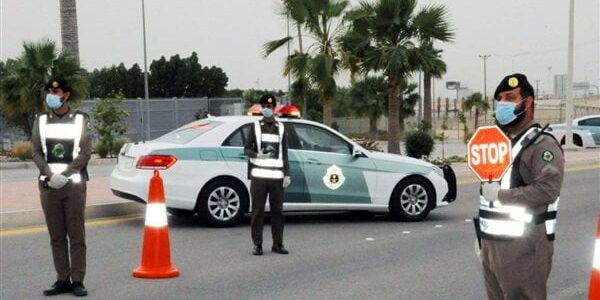 المرور يكشف عن الحالات التي تُلزم قائد المركبة بأقصى الجانب الأيمن للطريق