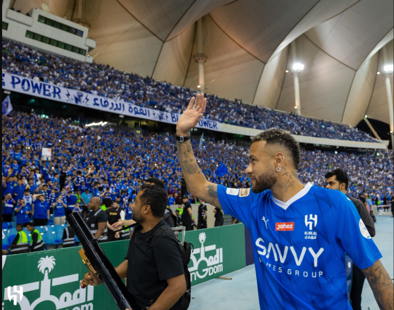 بالفيديو.. قرار هام من نجم الهلال بشأن مكان تعافيه من الإصابة