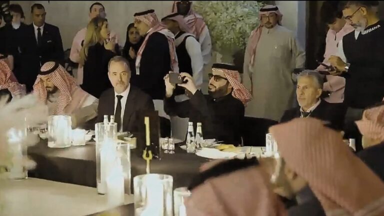 بحضور ميسي.. شاهد تركي آل الشيخ يقيم مأدبة عشاء لفريق إنتر ميامي