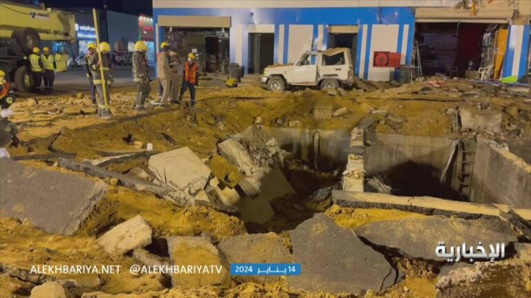 بعد إخماده ونقل المصابين والضحية .. شاهد كيف يبدو موقع حادث حريق محطة الوقود بتبوك ؟