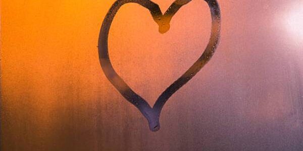 بوستات عيد الحب للفيس بوك مكتوبة وبالصور 2024