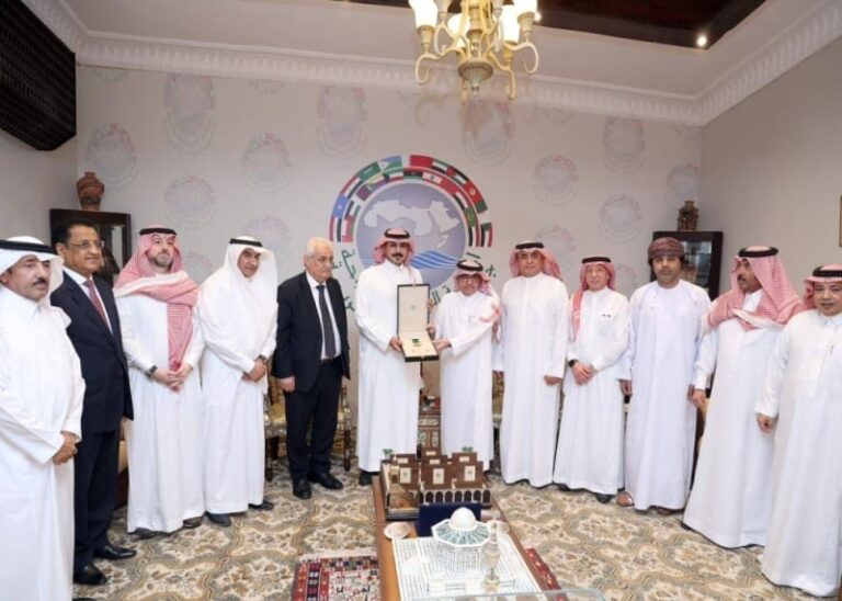 تكريم الأمير عبدالله بن سعود بن محمد بن عبدالعزيز آل سعود من قبل المنظمة العربية للسياحة