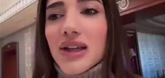 تيك توكر سورية تشيد بالكرم السعودي وتستعرض طبق الفاكهة في أحد الفنادق -فيديو