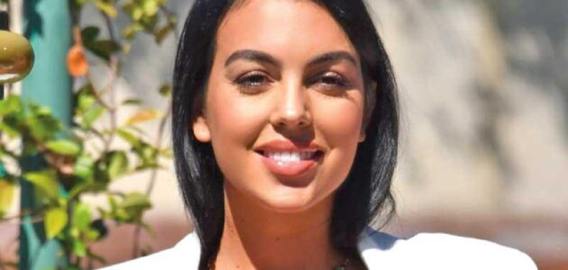 جورجينا رودريغيز تظهر بإطلالة طبيعية خلابة في أحدث صورة