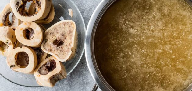 خبيرة تكشف حقائق مدهشة حول مرق العظام وتحذر من آثاره الخطيرة