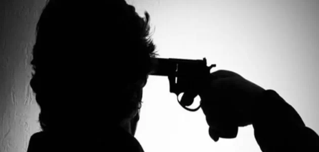 رجل يقتل شقيقه وصديقه رمياً بالرصاص داخل مطعم شهير في مصر