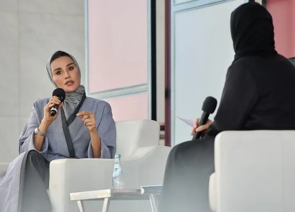 شاهد أحدث ظهور للشيخة موزة خلال مشاركتها بفعاليات المدينة التعليمية بالدوحة