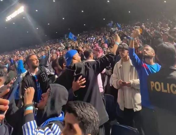 شاهد.. احتفال جماهير الهلال بأغنية ميتروفيتش في مباراة التدشين بملعب المملكة أرينا