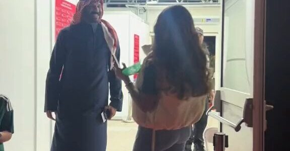 شاهد الفنانة وعد تلتقي بلاعب الهلال محمد العويس أثناء تواجدها في قطر لمؤازرة المنتخب