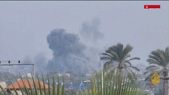 شاهد انفجار مبنى ومقتل 21 ضابطاً وجندياً إسرائيلياً استهدفتهم حماس بقذيفة صاروخية في غزة.. ونتنياهو يعلق