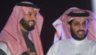 شاهد تركي آل الشيخ ينشر صورته مع فهد بن نافل في ملعب المملكة أرينا ويعلق: مع أحد المعجبين