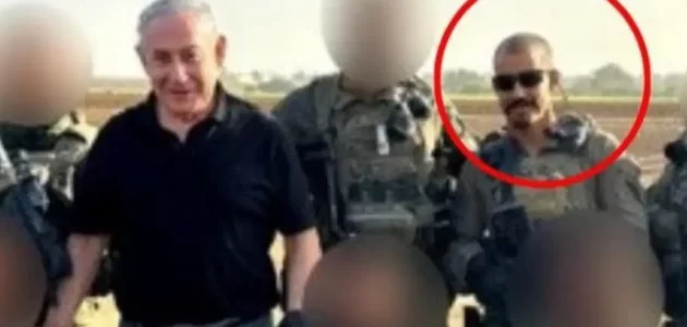 شاهد جندي يخدع نتنياهو ويخطف صورة معه.. ثم سرق الجيش
