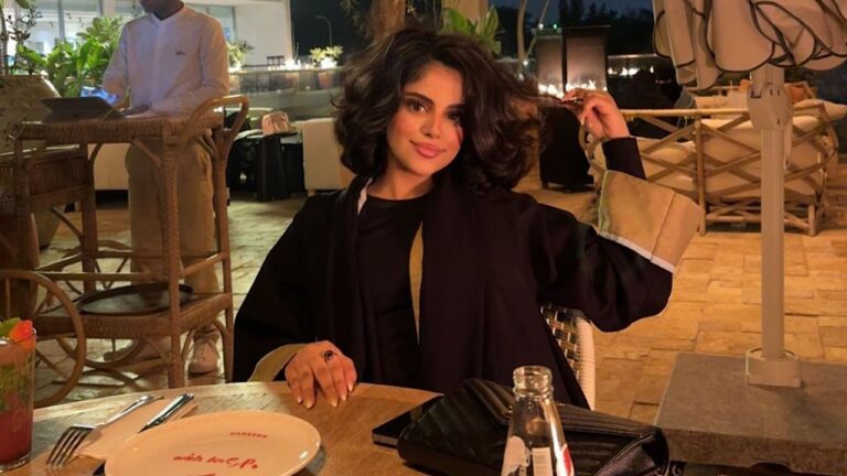 شاهد ريناد تثير جدلاً واسعًا بحديثها عن وجهها: صرت اتقرف منه