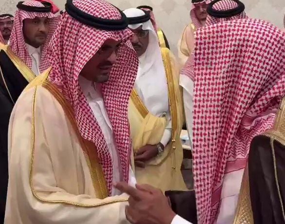 شاهد كيف رد نائب أمير مكة على مواطن يشكو من عدم وصول المياه لقريته في محافظة الليث ؟