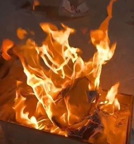 شاهد ماذا نشرت فتاة على مواقع التواصل بعد انفصالها عن زوجها وأثارت جدلا ؟