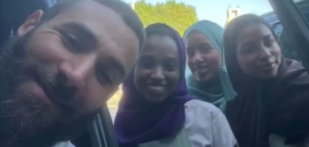 شاهد مشجعات اتحاديات يصادفن بنزيما في جدة ويلتقطن صورة معه