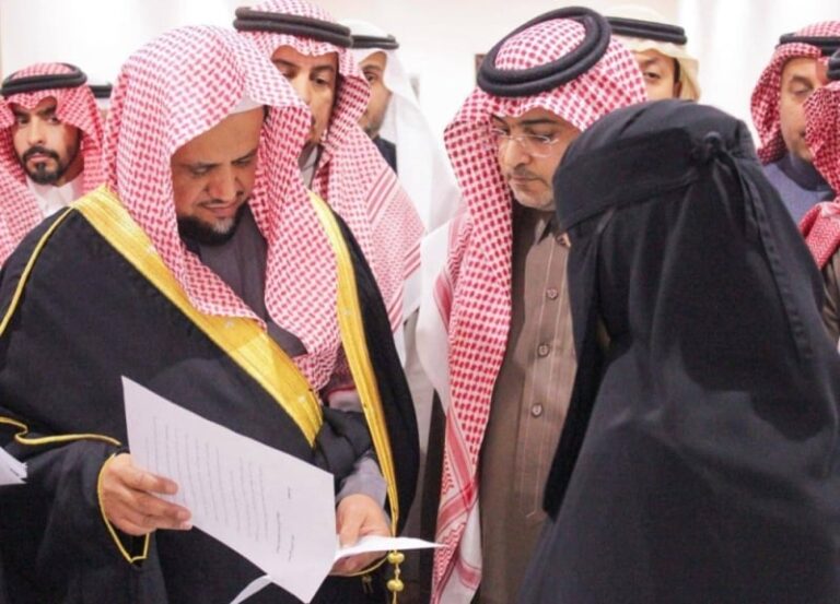 صور.. النائب العام يتفقد النيابة العامة بمنطقة عسير ويستمع لشكاوى المستفيدين