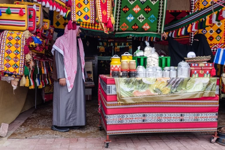 عقوبتها السجن عامين وغرامة 100 ألف.. إن كنت بائع فاحذر من الترحيب بزبونتك بهذه الكلمات -فيديو