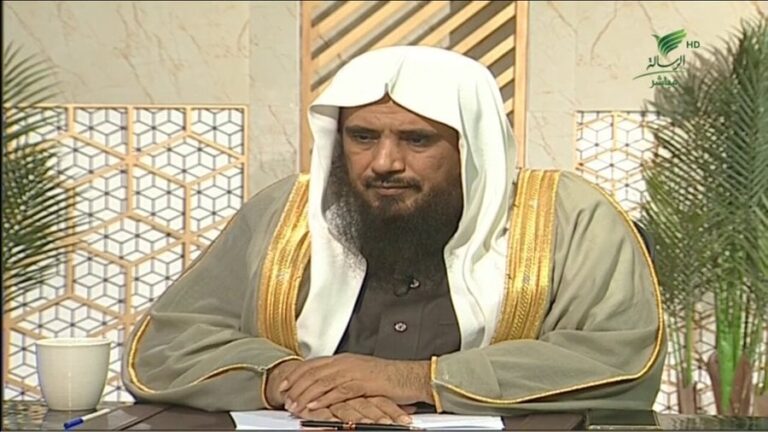 فيديو.. الخثلان يوضح حكم صبغ الشعر بالألوان مواكبة للموضة أو للزينة؟