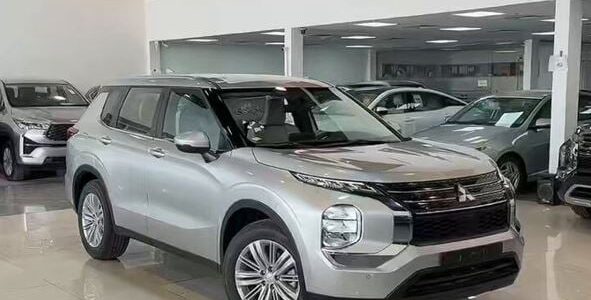 فيديو.. كشف مواصفات وسعر سيارة ميتسوبيشي أوتلاندر 2023