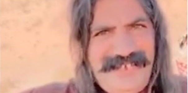 فيديو متداول لرجل لم يحلق شعره لمدة 20 عاما .. والسبب مؤثر