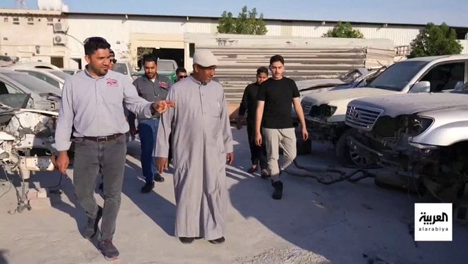 قصة عائلة تتوارث مهنة ميكانيكا السيارات منذ 40 عاما في الأحساء