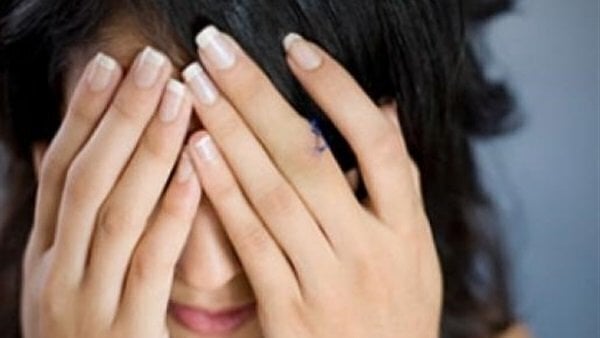 قصة فتاة كويتية تكتشف إصابتها بمرض الإيدز بعد تحليل ما قبل الزواج.. والسبب صدمة
