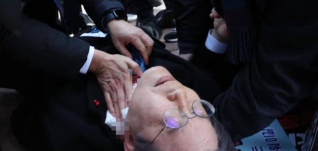 كشف تفاصيل طعن زعيم معارضة كوري جنوبي على يد رجل ستيني