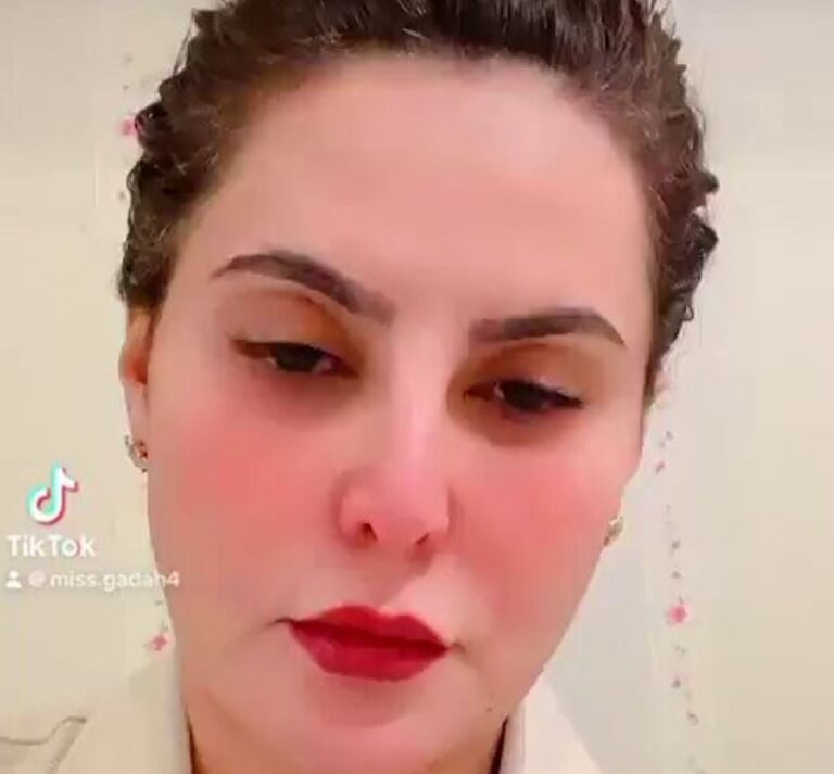 لا أرتدي الحجاب وأسمع الأغاني وأدخل وأرجع في أي وقت.. مُعلمة سعودية تُثير الجدل: أربي بناتكم بقناعاتي -فيديو