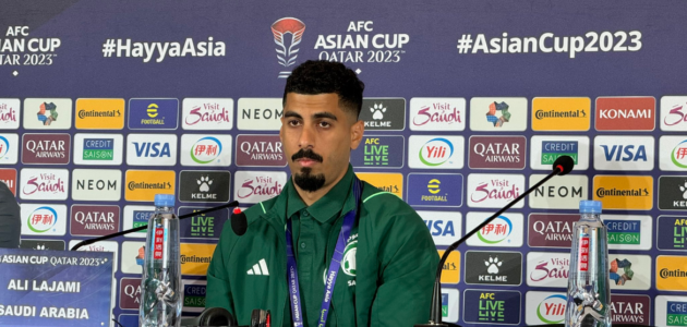 لاعب المنتخب السعودي يُشيد بزميله: قائد مميز
