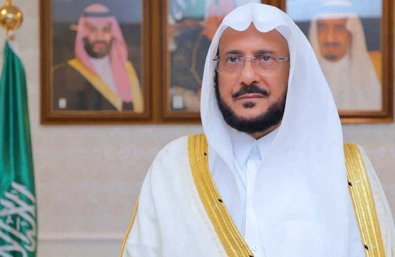 لماذا لا يوجد مساجد في بعض الأحياء؟.. وزير الشؤون الإسلامية يجيب