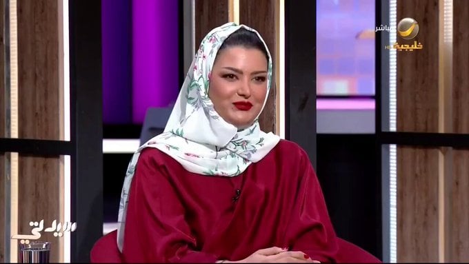 لماذا يكون فتح شباك الطائرة إجباري في الإقلاع والهبوط؟.. مضيفة طيران سعودية تجيب